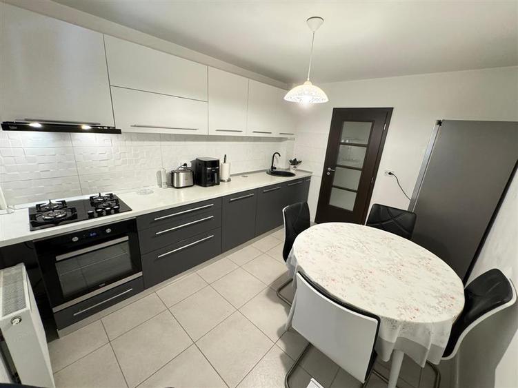 Apartament cu 3 camere decomandat în Lunca Cetățuii