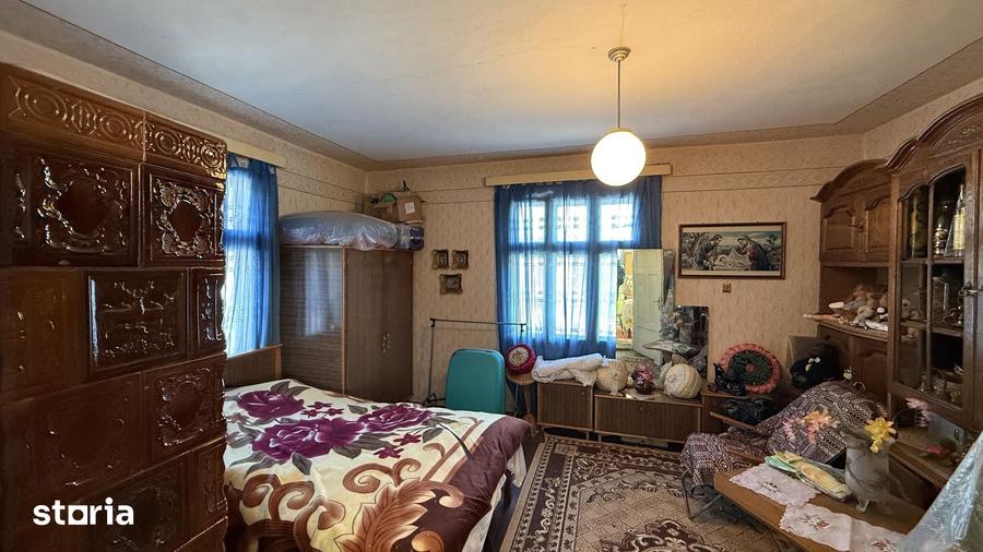 Casă cu 4 camere cu Teren 373 Mp în Central