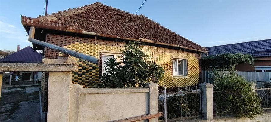 Casă cu 5 camere cu Teren 3000 Mp în Alparea