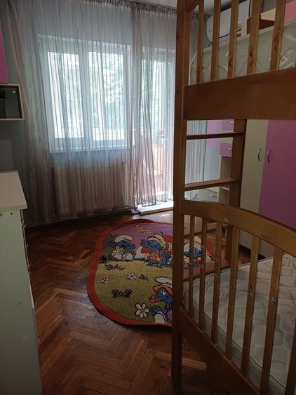 Apartament cu 3 camere semidecomandat în Cazasu