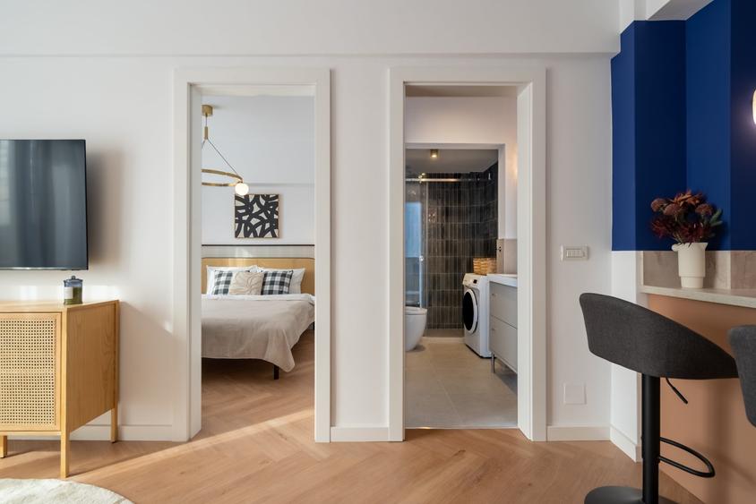 Apartament cu 3 camere semidecomandat în Calea Victoriei