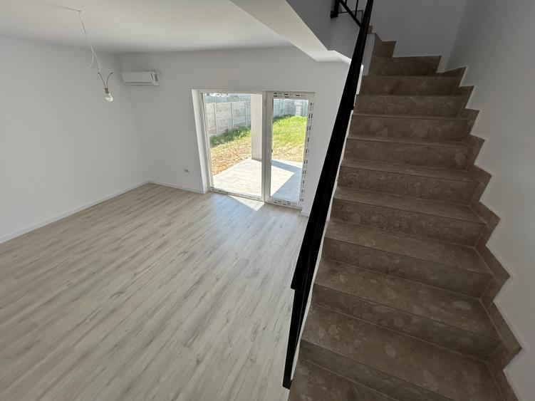 Duplex cu 4 camere cu Canalizare în Moșnița Veche