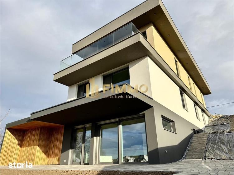 Casă cu 8 camere cu Teren 890 Mp în Central