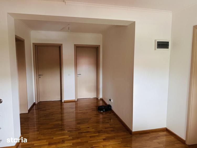 Casă cu 7 camere cu Teren 570 Mp în Chiajna