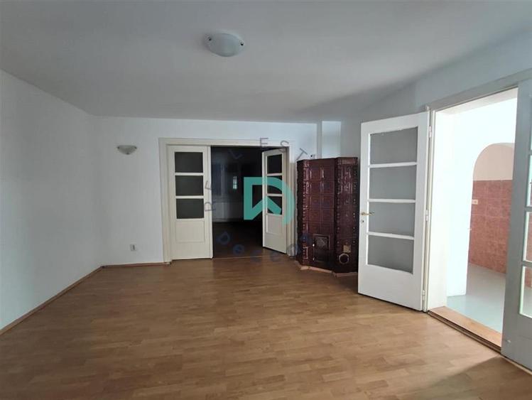 Casă individuală cu 4 camere cu Canalizare în Schei