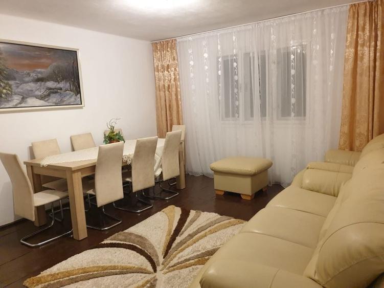 Casă cu 3 camere decomandat în Mustești