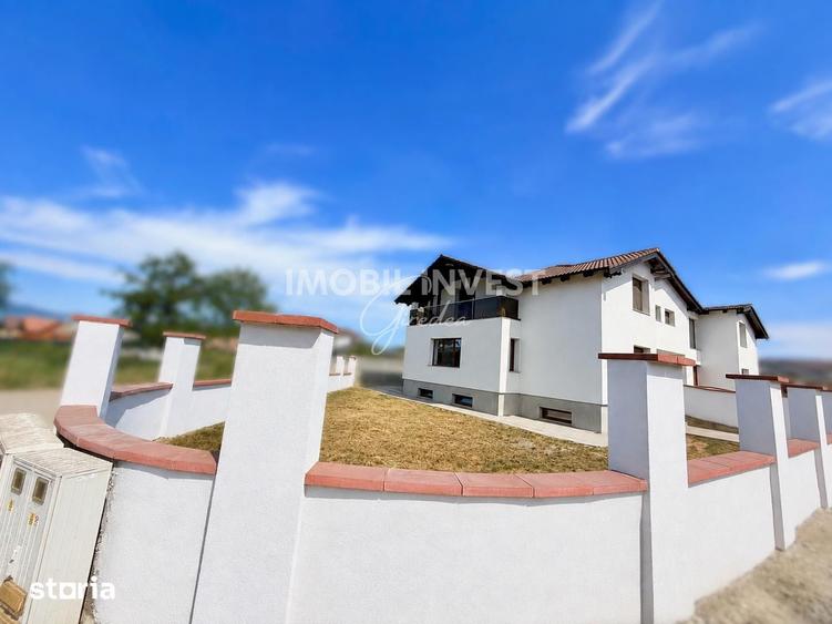 Casă cu 5 camere cu Teren 270 Mp în Central