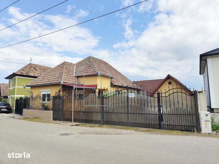 Casă cu 4 camere cu Teren 732 Mp în Central