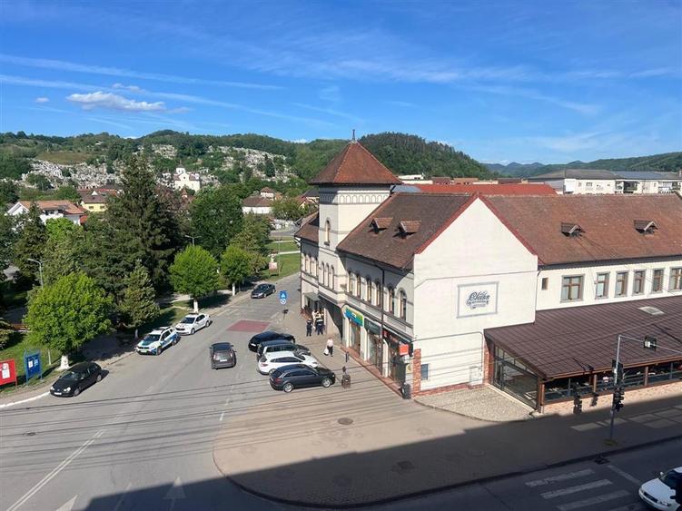 Apartament cu 3 camere decomandat în Ultracentral