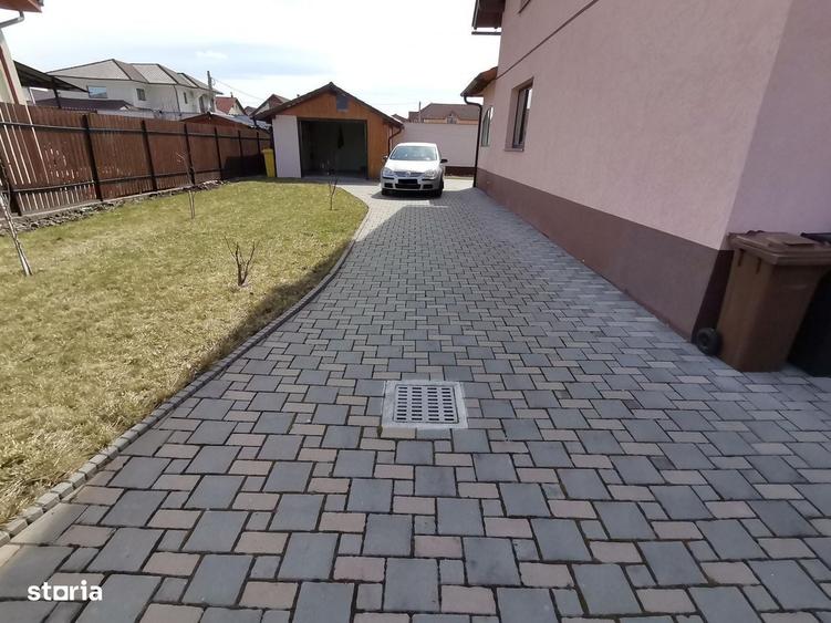 Casă cu 4 camere decomandat în Central