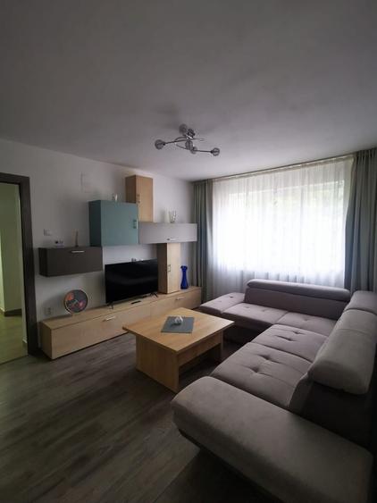 Apartament cu 3 camere semidecomandat în Central
