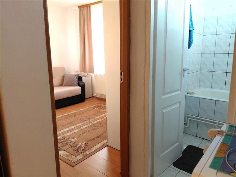 Apartament cu 2 camere semidecomandat, mobilat în Săsar