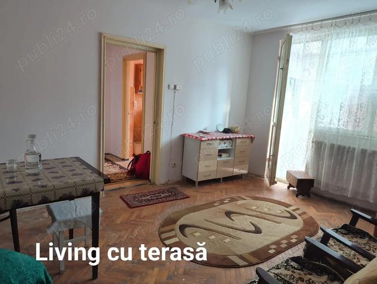 Apartament cu 3 camere semidecomandat în Central