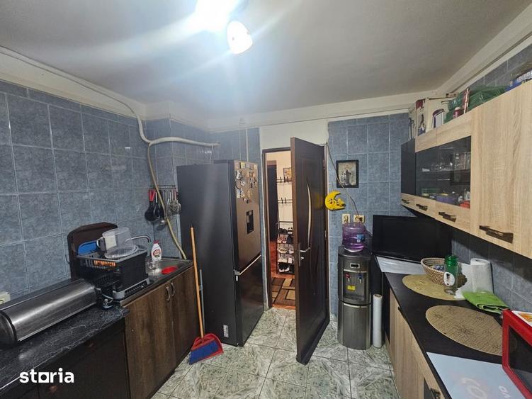 Apartament cu 3 camere decomandat în Aviației