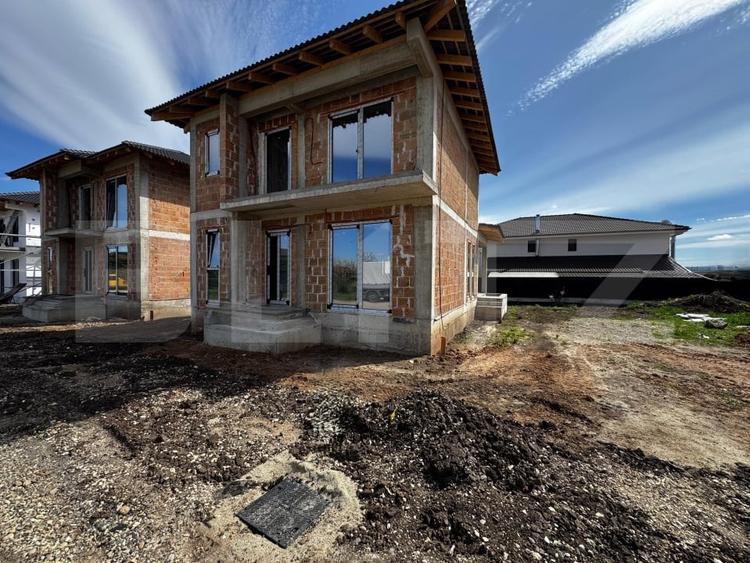 Casă individuală cu 4 camere cu Canalizare în Sud-Vest