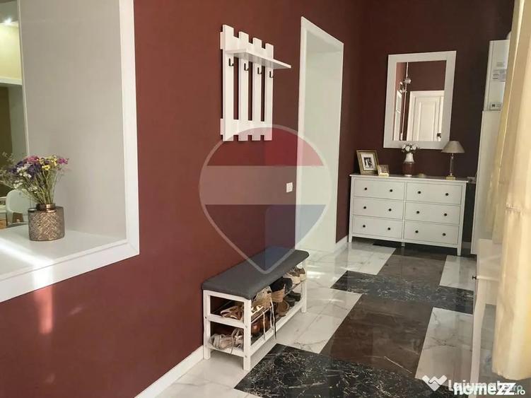 Apartament cu 3 camere decomandat în Central