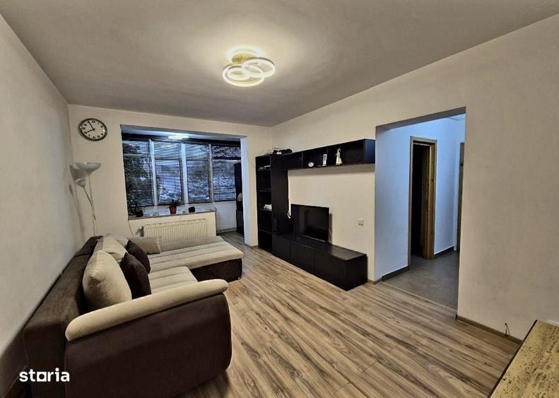 Apartament cu 3 camere semidecomandat în Craiovei