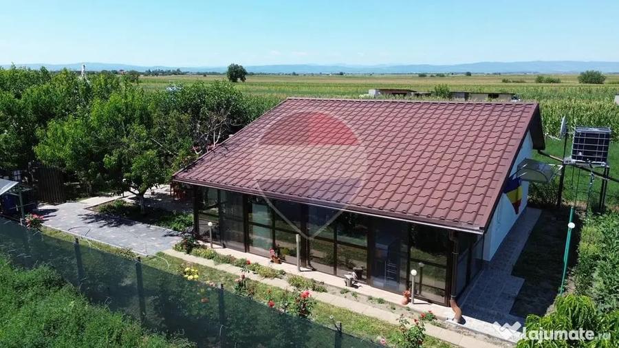 Casă cu 2 camere cu Teren 6943 Mp în Gologanu