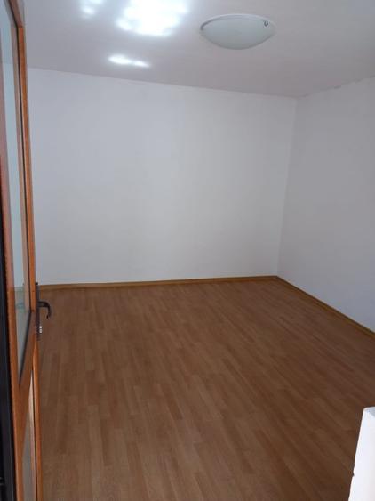 Casă cu 5 camere cu Teren 400 Mp în Mihai Bravu