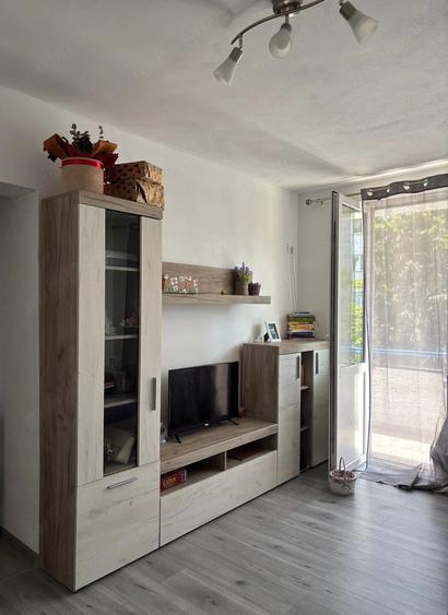 Apartament cu 2 camere semidecomandat în Berceni
