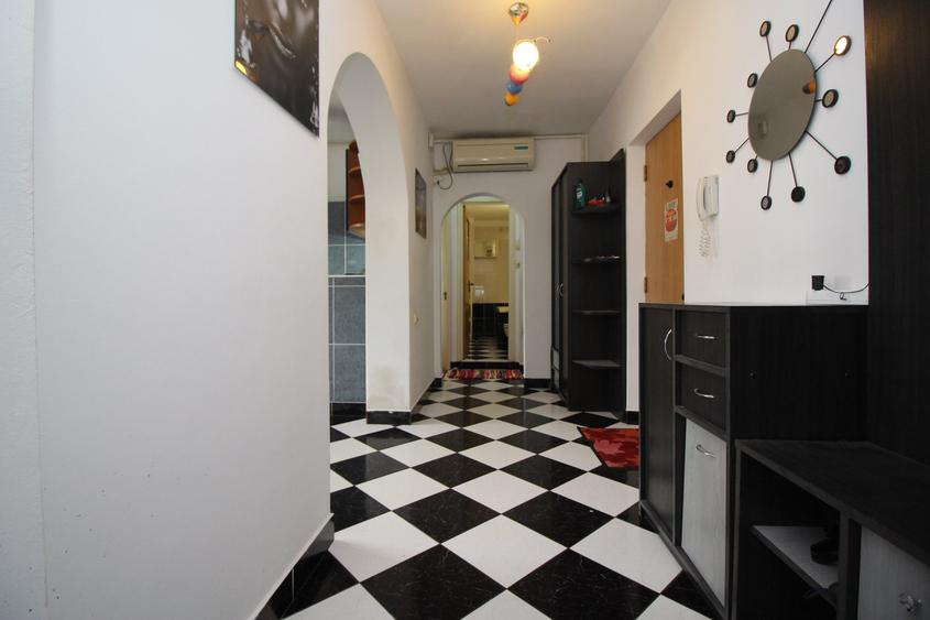 Apartament cu 2 camere decomandat în Eroii Revoluției