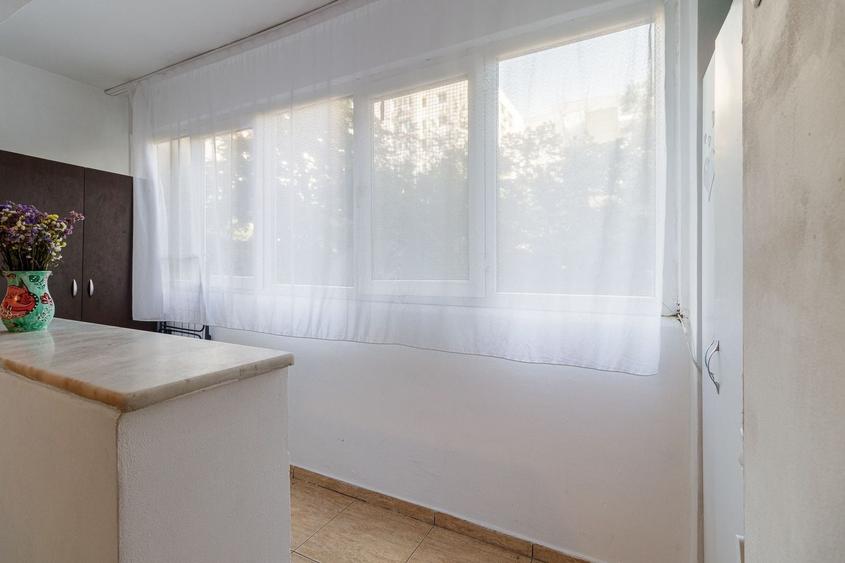 Apartament cu 3 camere semidecomandat, mobilat în Drumul Taberei