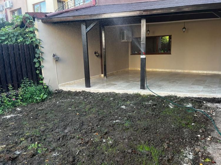 Casă individuală cu 7 camere cu Canalizare în Central
