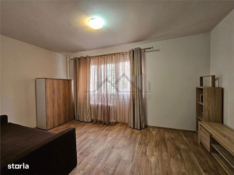 Apartament cu 2 camere semidecomandat, mobilat în Podu Roș