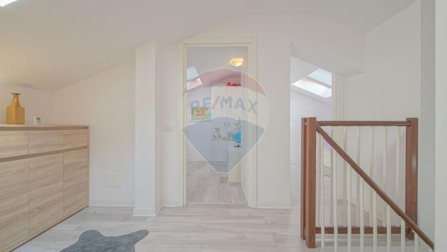 Penthouse cu 4 camere semidecomandat, mobilat în Bartolomeu