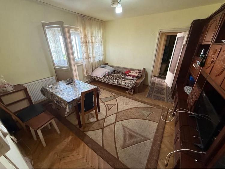 Apartament cu 2 camere semidecomandat în Soarelui