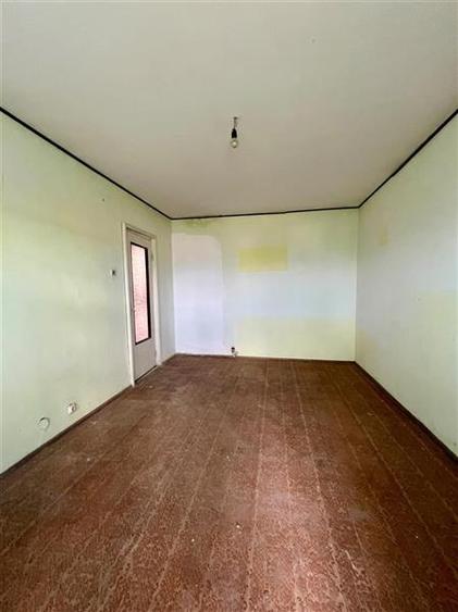 Apartament cu 3 camere semidecomandat în Feldioara