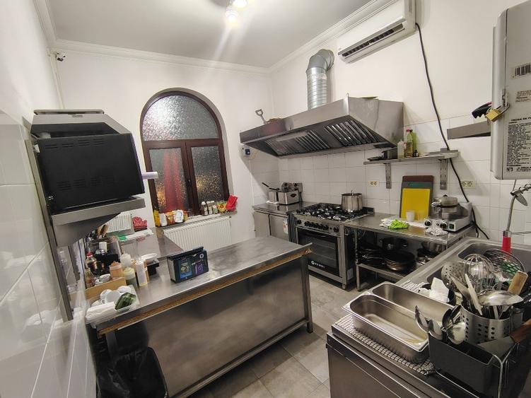 Casă individuală cu 5 camere cu Teren 240 Mp în Tineretului