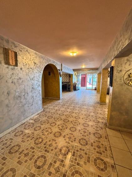 Casă cu 7 camere cu Teren 798 Mp în Costi
