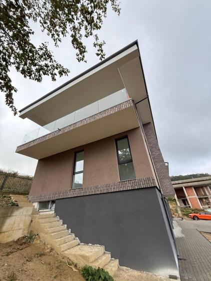 Casă individuală cu 4 camere cu Teren 700 Mp în Făget