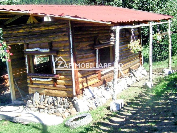 Casă individuală cu 10 camere cu Canalizare în Central