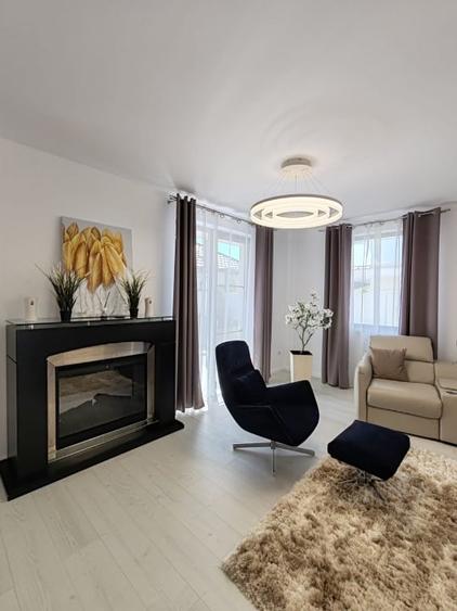 Duplex cu 4 camere cu Canalizare în Exterior Vest