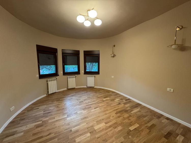 Apartament cu 4 camere semidecomandat în Cotroceni
