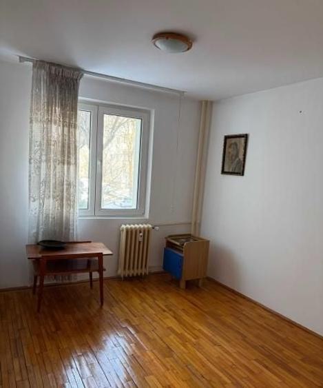 Apartament cu 4 camere decomandat, mobilat în Dristor