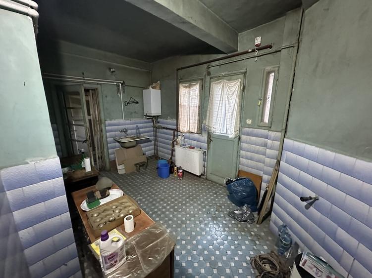 Apartament cu 4 camere decomandat în Sala Palatului