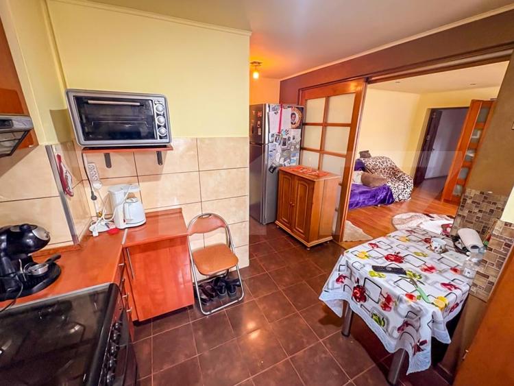 Apartament cu 4 camere decomandat, mobilat în Gojdu