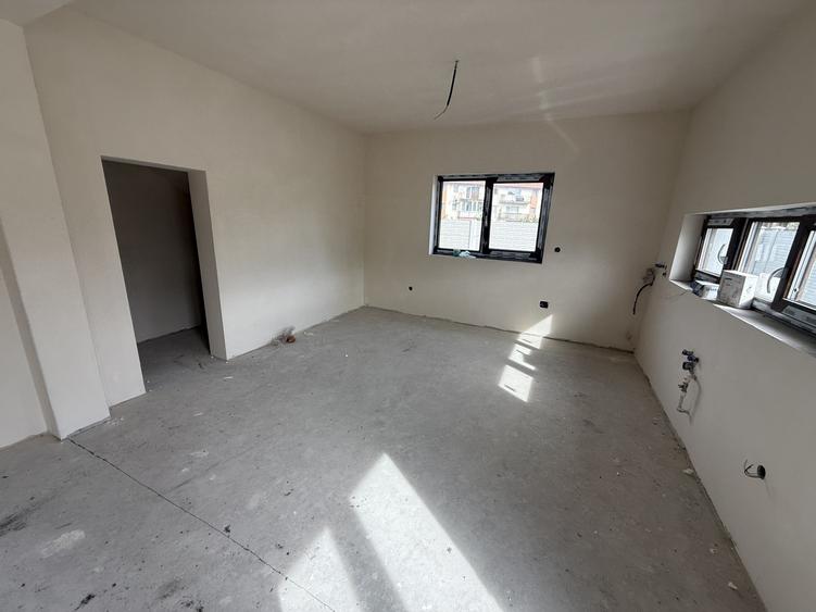 Duplex cu 4 camere cu Canalizare în Florești
