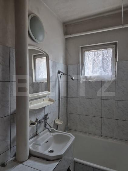 Apartament cu 2 camere nedecomandat, mobilat în 7 Noiembrie