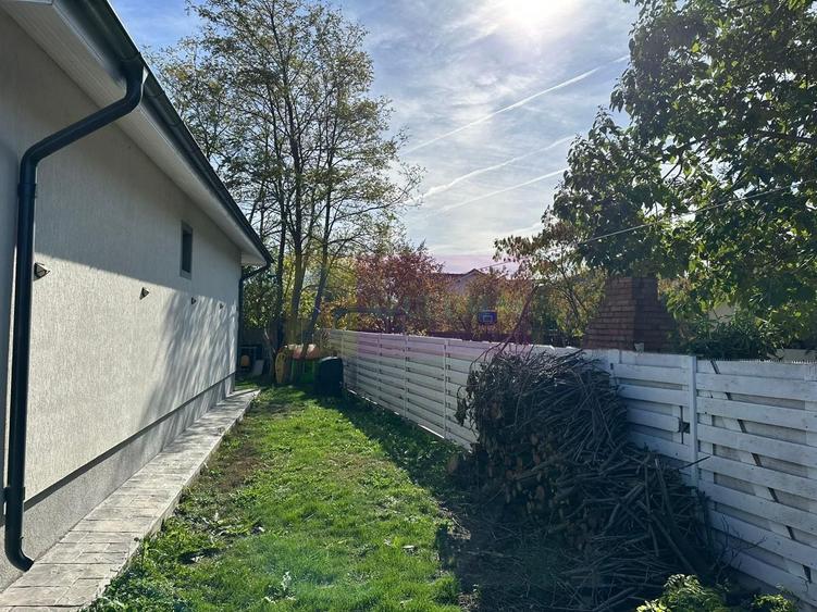 Casă individuală cu 3 camere cu Canalizare în Săbăreni