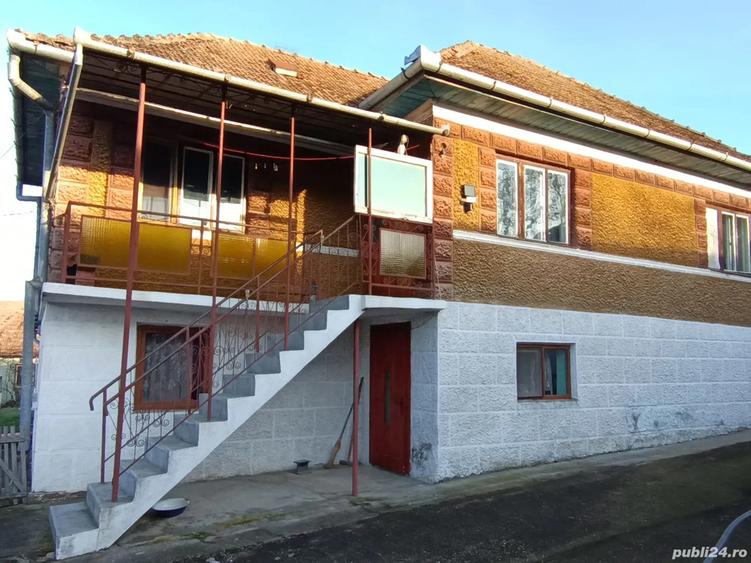 Casă cu 4 camere în Cara