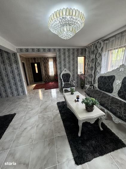 Casă cu 4 camere cu Teren 450 Mp în Vadu Pașii