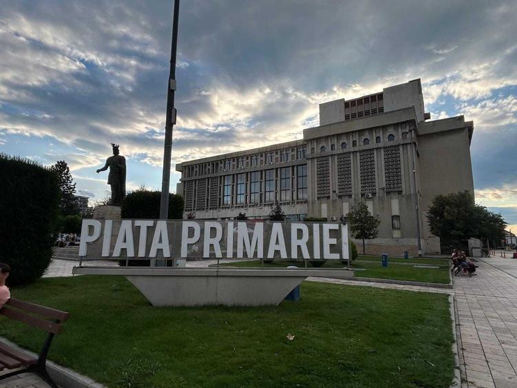 Apartament cu 2 camere decomandat în Ultracentral