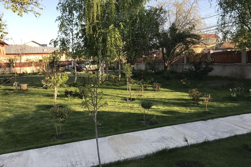 Casă individuală cu 6 camere cu Teren 2400 Mp în Bolintin-Deal