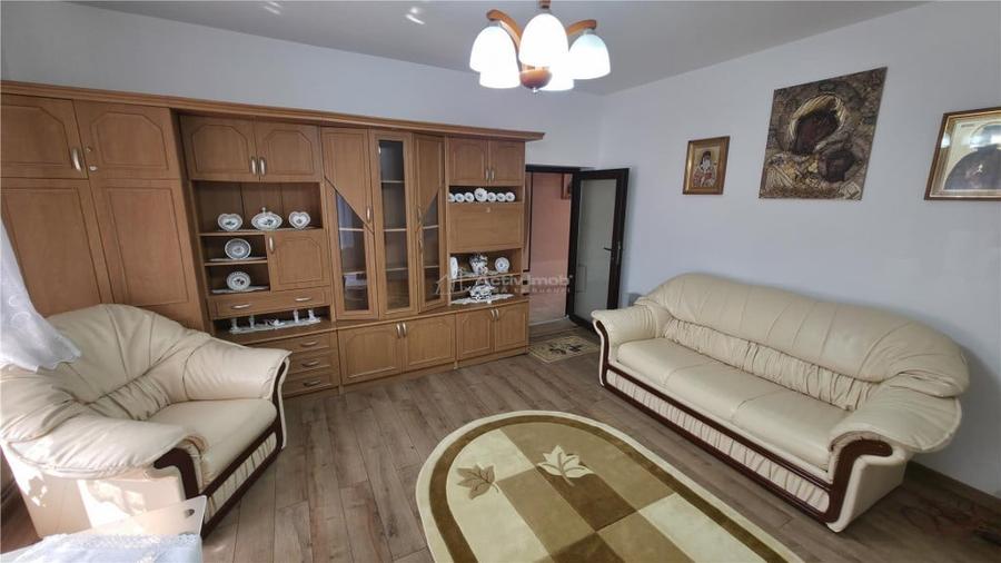Casă cu 8 camere cu Teren 432 Mp în Central