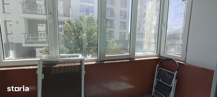 Apartament cu 3 camere decomandat în Calea București