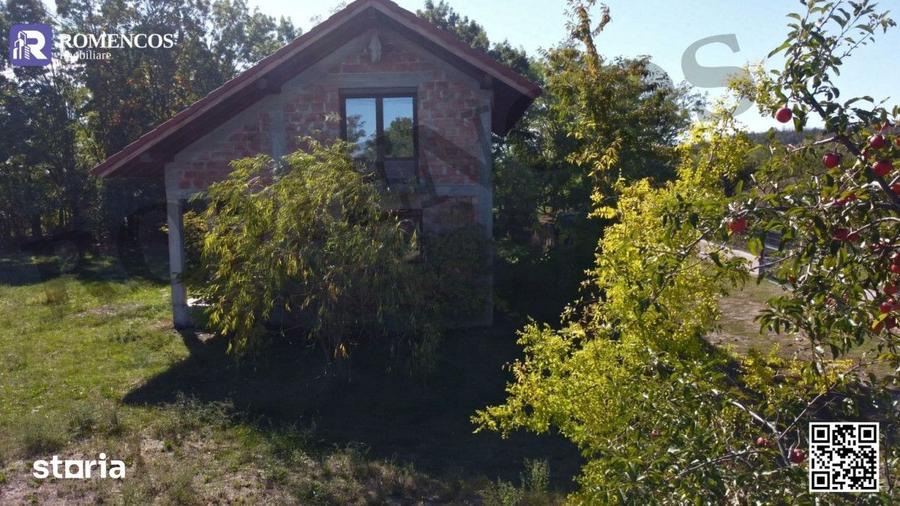 Casă cu 5 camere cu Teren 1225 Mp în Lunca